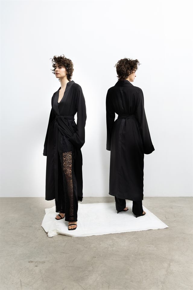 KIMONO NOIR, RAÍCES